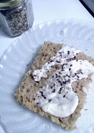 Una foto de Tortilla de arroz yamaní, aceitunas y semillas🐺
