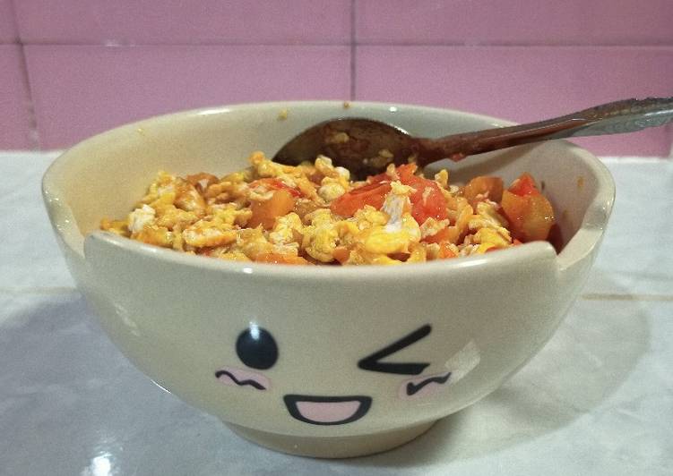 Garlic fried rice dan tomato egg