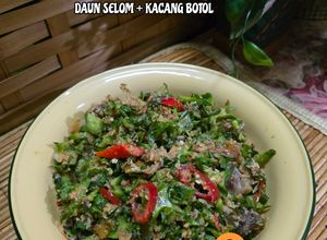 Gambar 18:2:26 - KERABU KERANG BERSAMA DAUN SELOM & KACANG BOTOL