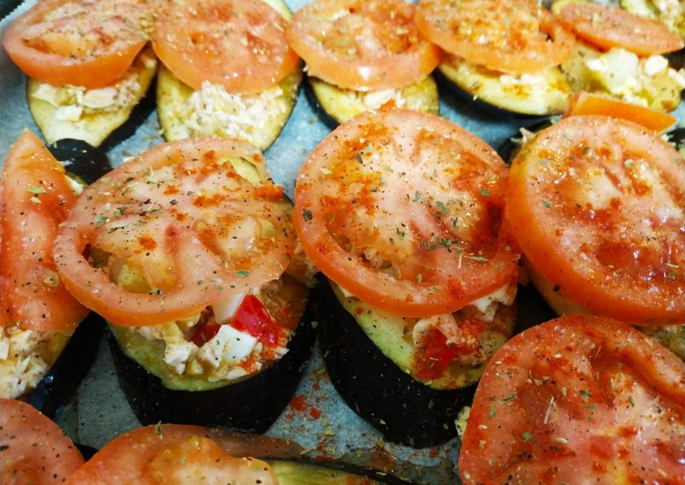 Berenjenas horneadas con pollo y tomate