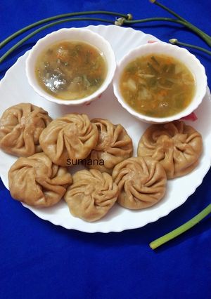 আটা মোমো সাথে ভেজ স্যুপ (atta momo veg soup recipe in bengali) রেসিপির প্রধান ছবি