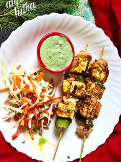स्मोकी पनीर टिक्का (Smoky Paneer Tikka recipe In Hindi) रेसिपी मुख्य फोटो