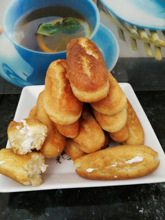 Una foto de Palos de leche condensada relleno de crema de queso