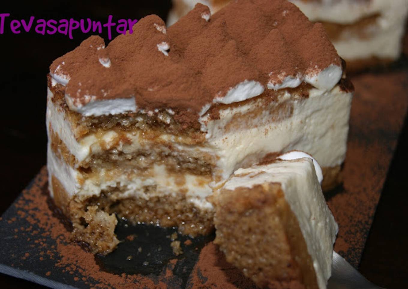 Pastelitos de tiramisú con merengue