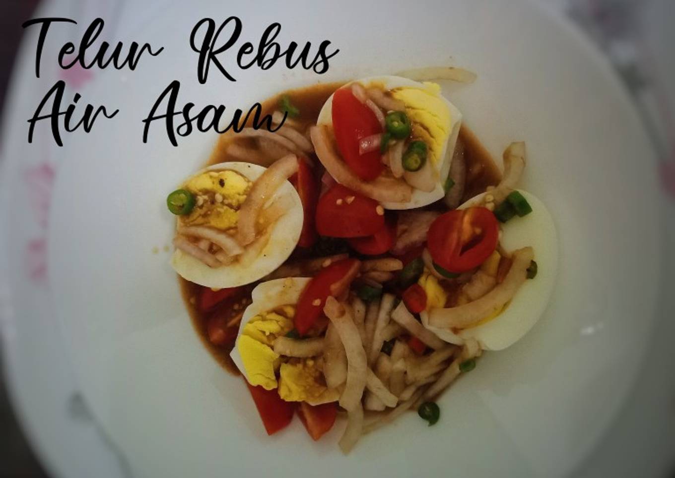 Telur rebus dalam air asam