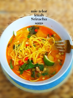 Foto resep Mie telor kuah Sriracha sauce