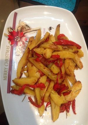 Una foto de Papas al horno con pimentón y romero