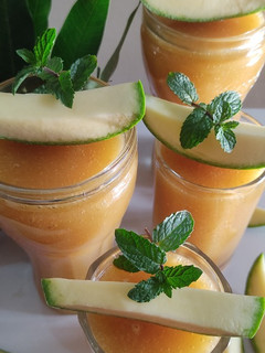 આમ પન્ના (Aam Panna Recipe In Gujarati) રેસીપી મુખ્ય ફોટો