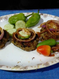 A picture of ریشہ کباب.