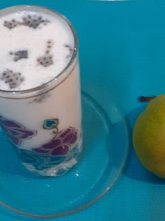 પેર અને ચિયા સીડ્સ લસ્સી (Pear and Chia Seeds Lassi Recipe In Gujarati) રેસીપી મુખ્ય ફોટો