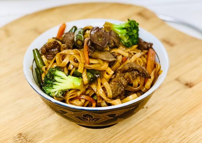 Лапша Ydon с овощами в устричном соусе