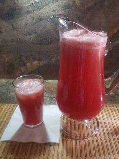 Una foto de Agua fresca de sandía con menta (yerbabuena)