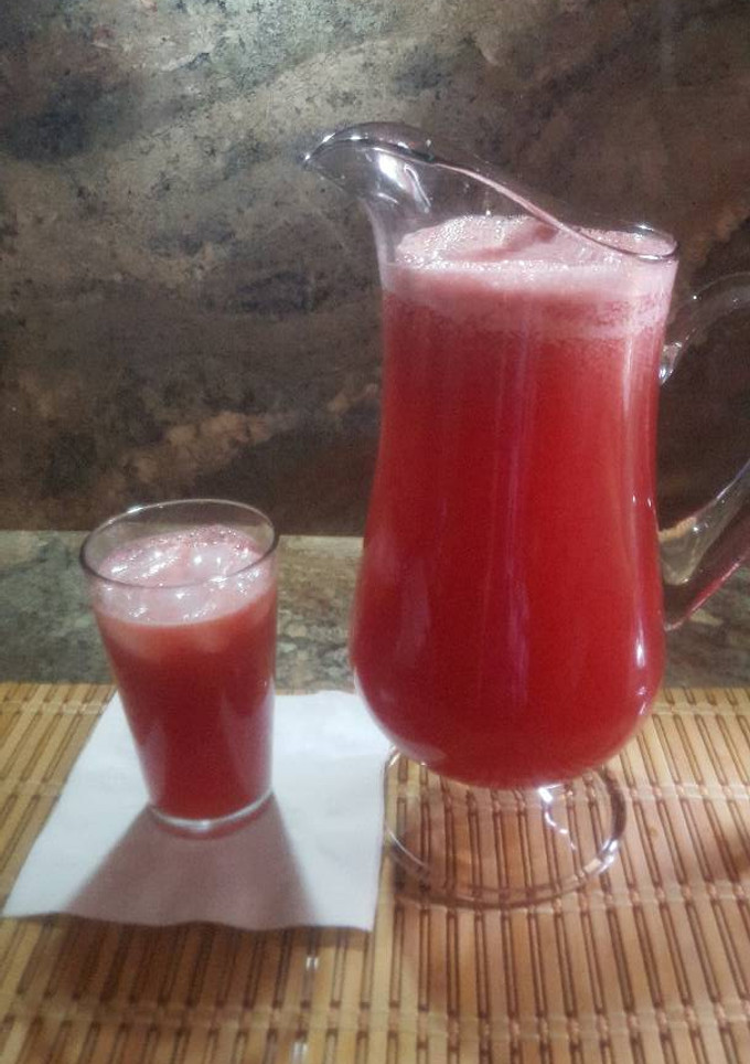 Una foto de Agua fresca de sandía con menta (yerbabuena)