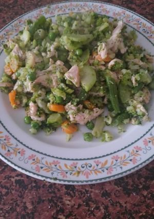 Una foto de Cuscús de brócoli con salmón y menestra