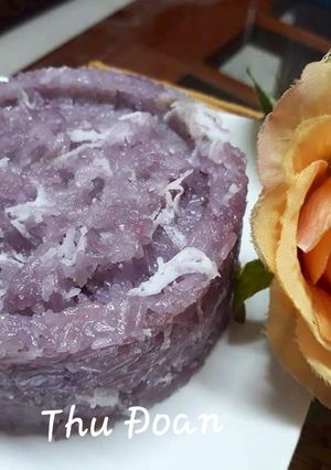 Hình của món Xôi dừa lá cẩm.
