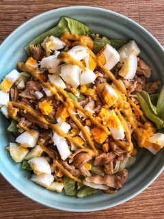 Una foto de Ensalada de pollo y huevo 🍗