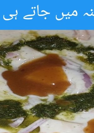 A picture of Dahi bhallay.