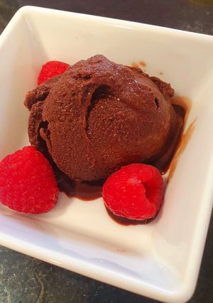 Una foto de Sorbete de chocolate con heladera