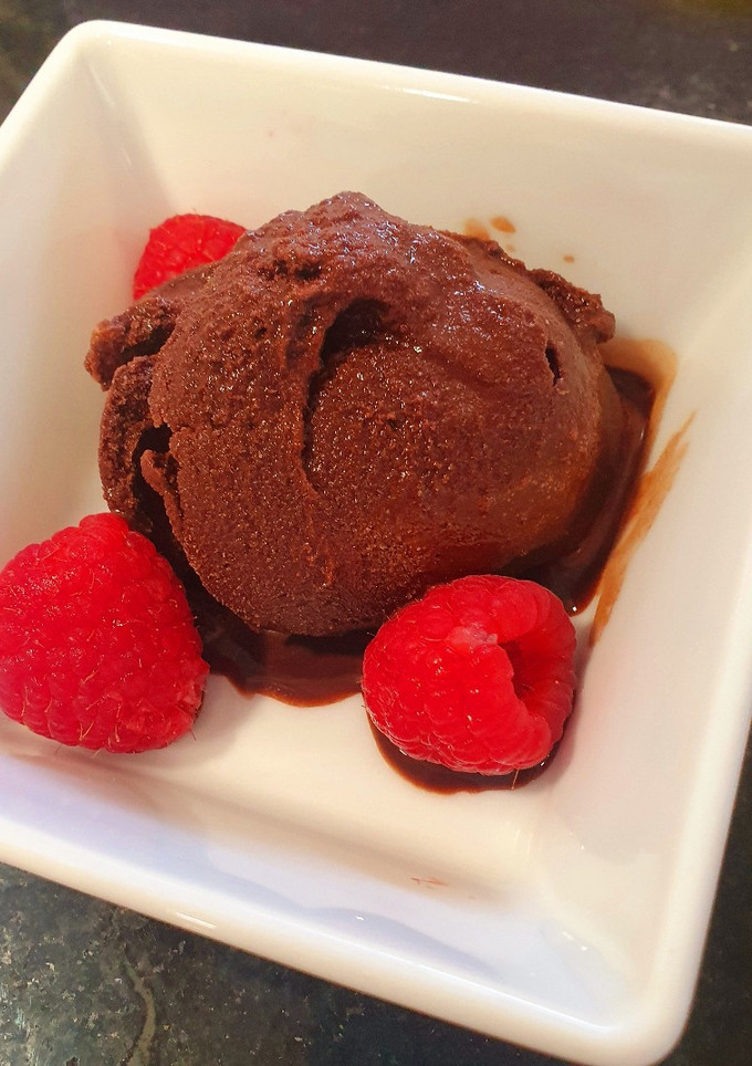 Una foto de Sorbete de chocolate con heladera