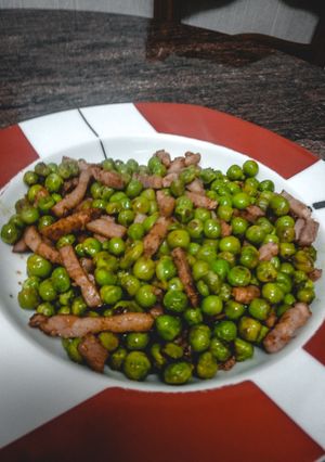 Una foto de Guisantes con bacon