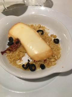 Una foto de Queso provolone, con crumble salado😋