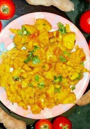 आलू गोभी इन प्रेशर कुकर (Aalu Gobhi in Pressure Cooker recipe in hindi) रेसिपी मुख्य फोटो