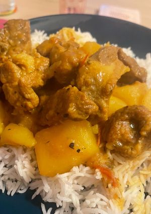 Une photo de Carri porc pomme de terre