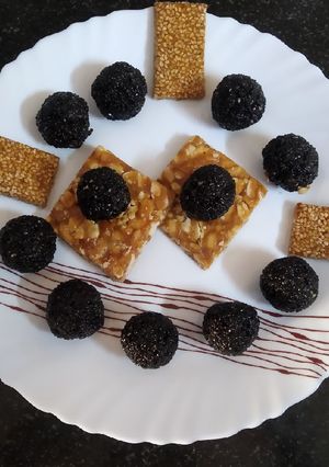 ચીકી (Chhiki recipe in Gujarati) રેસીપી મુખ્ય ફોટો