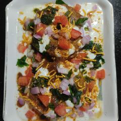 A picture of Aloo Tikki Chaat 😋.