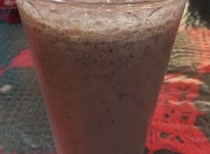 Una foto de Licuado de plátano-fresa-chocolate y algo más