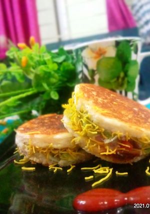 A picture of Cheesey Veggie Toast.