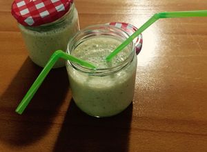 Foto principal de Batido de piña y kiwi con avena