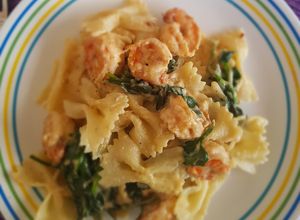 Una foto de Pasta con camarones a la florentina