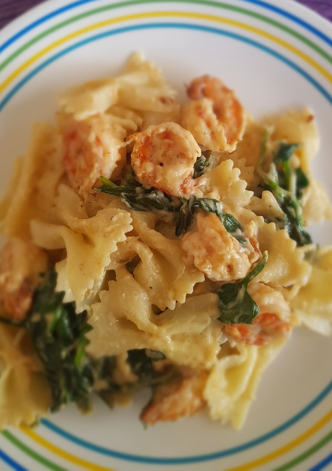 Una foto de Pasta con camarones a la florentina