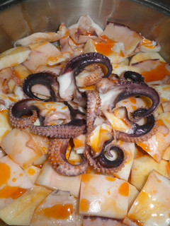 Una foto de "calamares ría de arousa en salsa"