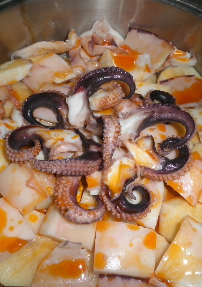 Una foto de "calamares ría de arousa en salsa"