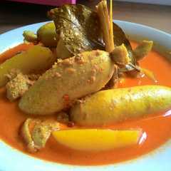 A picture of Gulai usus tahu isi.
