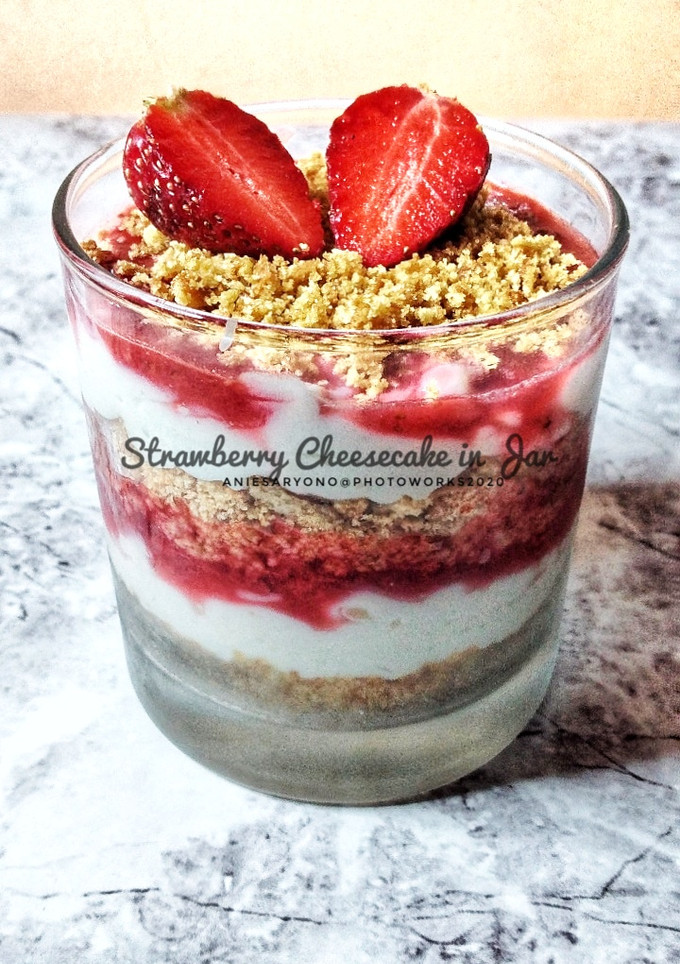 Foto resep Strawberry Cheesecake in Jar