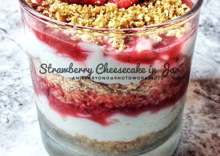 Resep Strawberry Cheesecake in Jar Anti Gagal