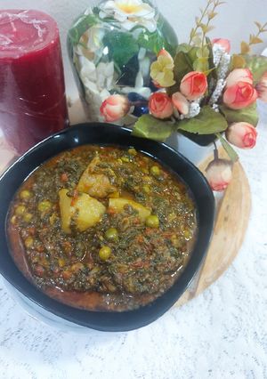 A picture of Potato 🥔spinach carrot 🥕green peas curry.