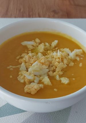 Una foto de Crema fría de Calabaza, Zanahoria y Apio 🎃🥕🥬🧅