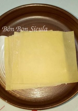 Hình của món Tự làm Lá Hoành Thánh.