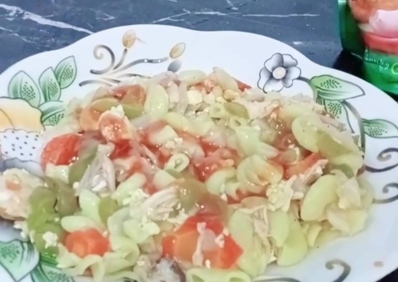 Chicken vegetable macronies