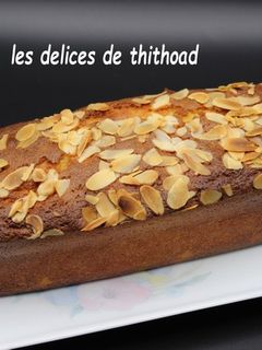 Une photo de Cake à la pâte d’amande, fleur d’oranger et oranges confites