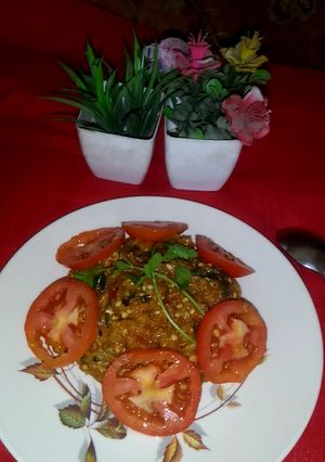 बिना प्याज़ का बैंगन भरता(bina pyaz ka baigun bharta recipe in hindi) रेसिपी मुख्य फोटो