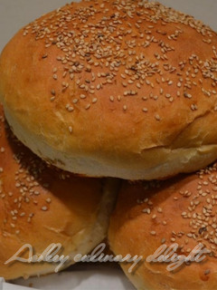 A picture of Burger 🍔 buns.
