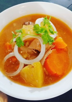 Hình của món Gà nấu thơm.