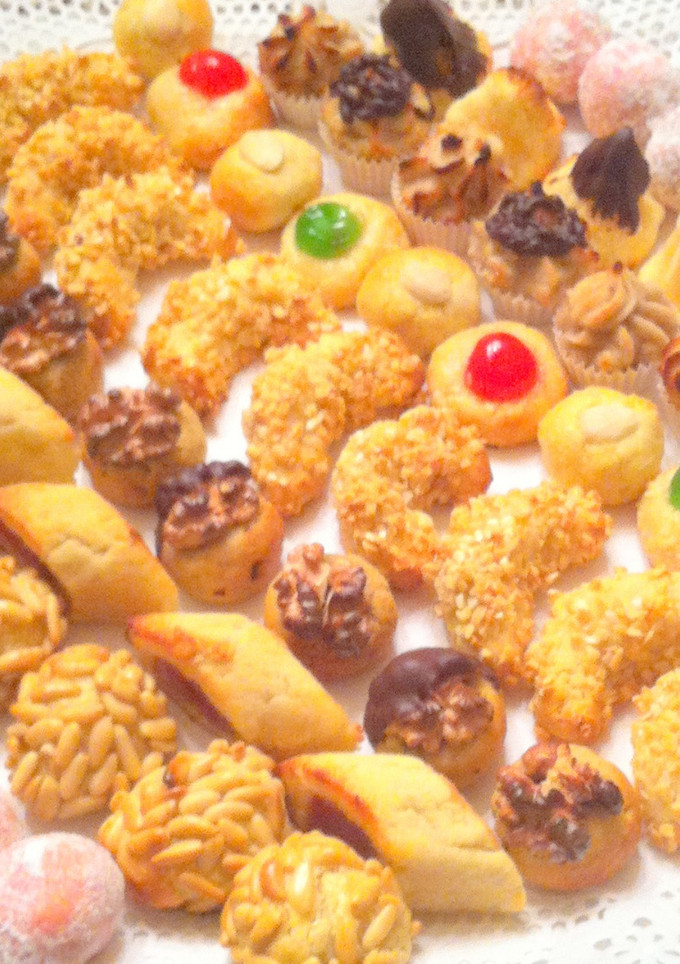 Una foto de Panellets de almendra variados