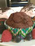 Muffins de remolacha y cacao con frosting ligero de requesón