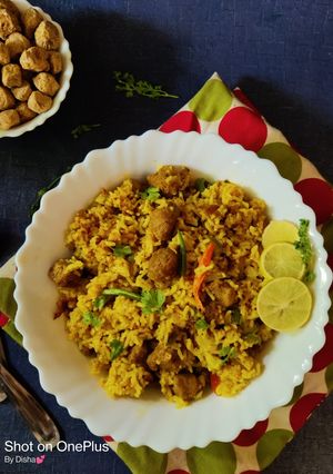 સોયા ચંક્સ પુલાવ (Soya Chunks Pulao recipe in Gujarati) રેસીપી મુખ્ય ફોટો